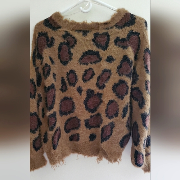UMGEE fuzzy leopard print sweater - Picture 3 of 5